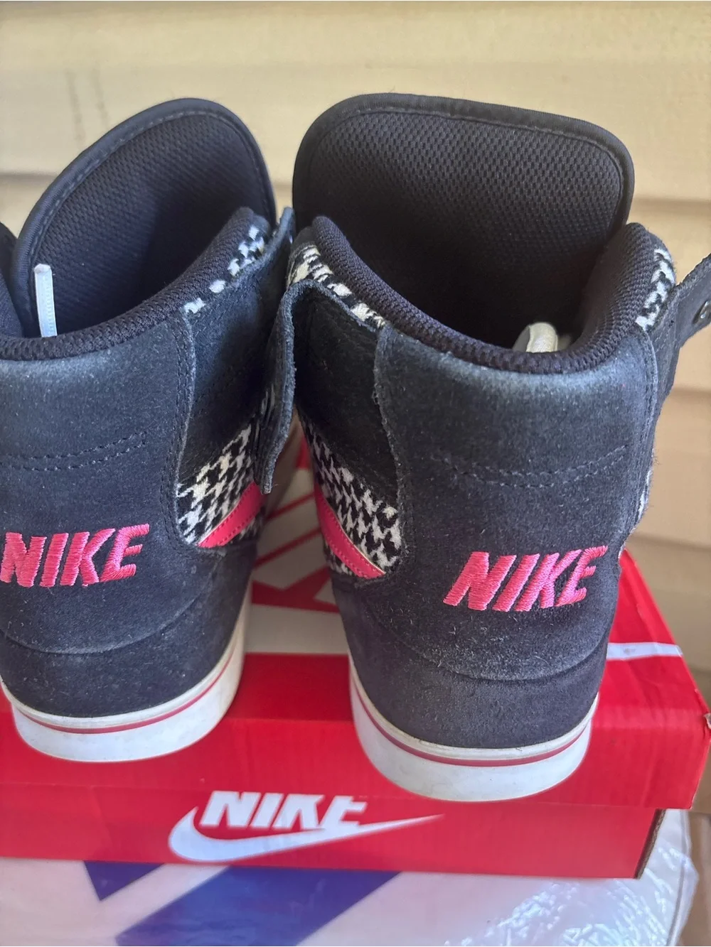 Nike women Houndstooth High-Top Sneakers in Black, White & Pink